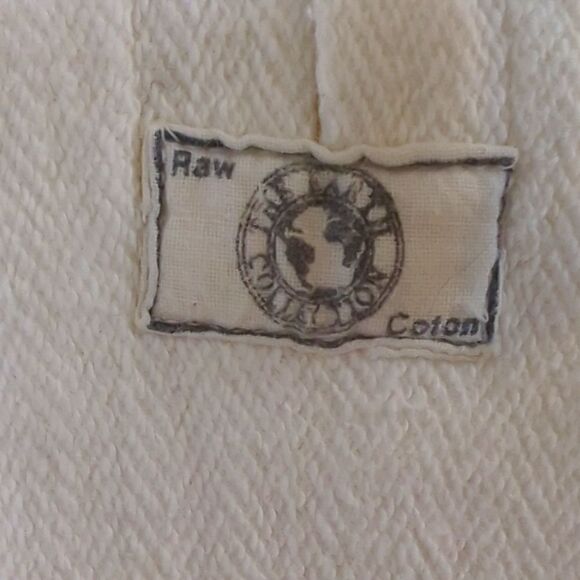 The Earth Collection UK Ivory Cotton Shirt Size Large Fits like a Medium - Picture 3 of 7